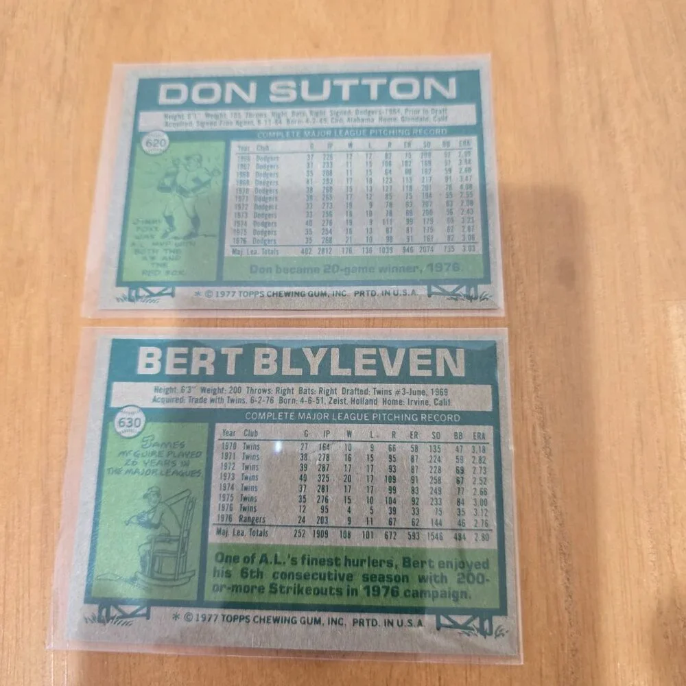 1977 Topps Baseball Cards in Plastic Sleeves‎ (lot of 25)